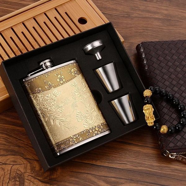 set with gift box for men, portable outdoor liquor bottle, small, flat, retro party favor
set with gift box for men, portable outdoor liquor bottle, small, flat, retro party favor