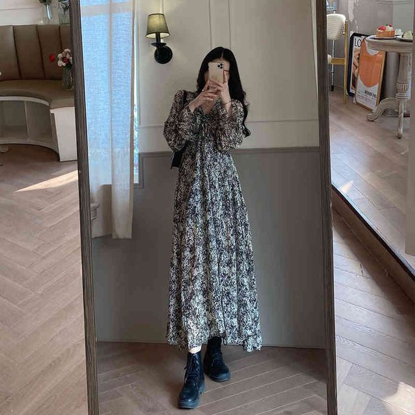 Chic Female Dress Spring Elegant V-neck Shirring Flare Sleeves Big Swing Slit Floral Print A-line Chiffon Dresses, Black;gray
Chic Female Dress Spring Elegant V-neck Shirring Flare Sleeves Big Swing Slit Floral Print A-line Chiffon Dresses, Black;gray