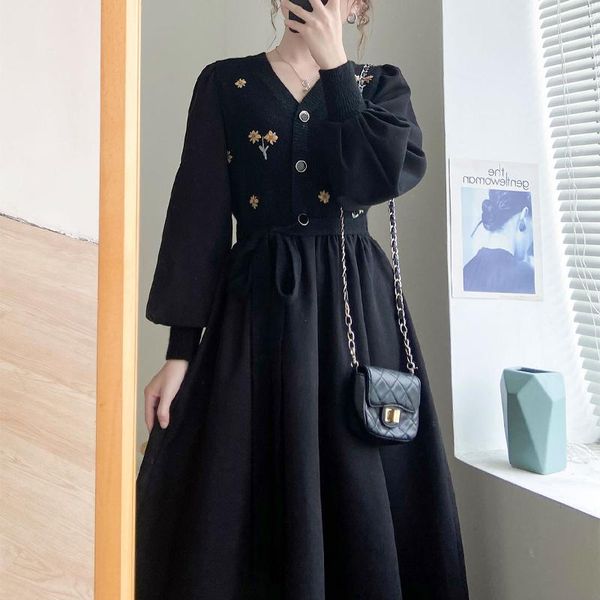 casual dresses elegant floral embroidery long dress women winter sweater bandage vintage christmas evening party for year 2022, Black;gray
casual dresses elegant floral embroidery long dress women winter sweater bandage vintage christmas evening party for year 2022, Black;gray
