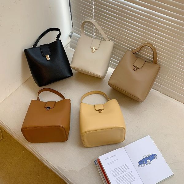 casual strap female buckets bag designer women shoulder bags luxury pu crossbody large capacity messenger simple purses
casual strap female buckets bag designer women shoulder bags luxury pu crossbody large capacity messenger simple purses