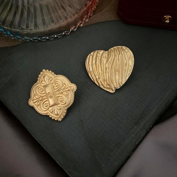 pins, brooches french retro simple baroque relief texture neckpin peach heart matte gold cardigan anti light pin female button, Gray
pins, brooches french retro simple baroque relief texture neckpin peach heart matte gold cardigan anti light pin female button, Gray