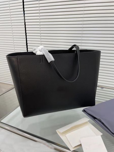 shopping bags, handbags, different colors on one shoulder, high-end styles, fashion brands with original boxes, fresh and versatile, large-c
shopping bags, handbags, different colors on one shoulder, high-end styles, fashion brands with original boxes, fresh and versatile, large-c