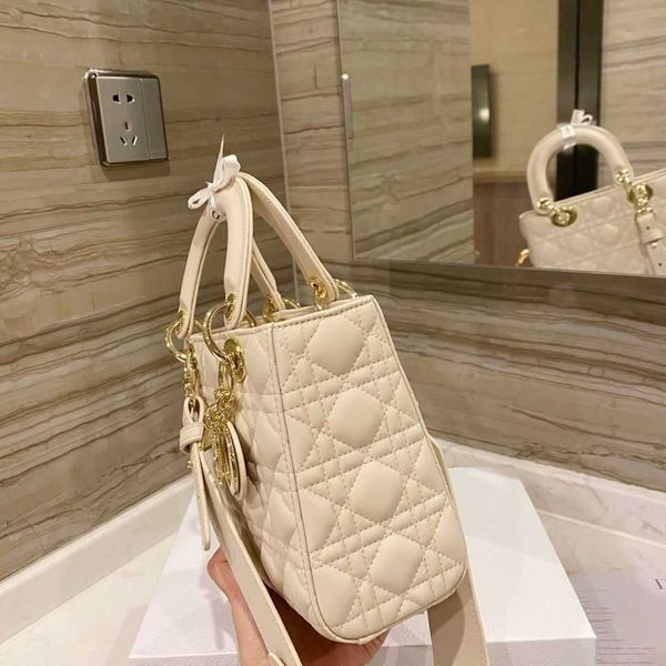 d di ce 2021 casual and fashionable hand-held slung one shoulder women's bag leather princess bags factory outlet zly
d di ce 2021 casual and fashionable hand-held slung one shoulder women's bag leather princess bags factory outlet zly