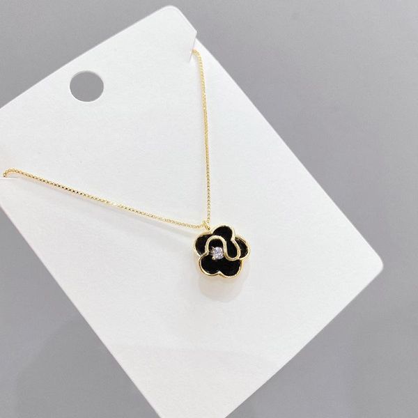chains korean fashionable retro drop oil petal necklace women's gold plated clavicle chain micro inlaid zircon jewelry, Silver
chains korean fashionable retro drop oil petal necklace women's gold plated clavicle chain micro inlaid zircon jewelry, Silver