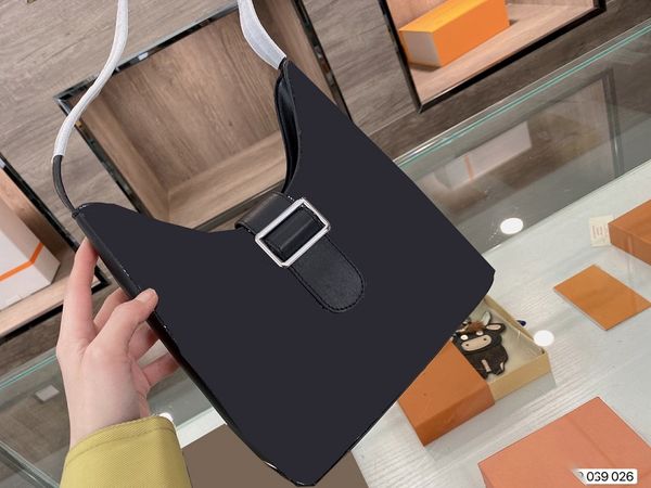female bag handbag luxurys tote fashion shoulder bags woman selling designers bags 2021 retro underarm urban style
female bag handbag luxurys tote fashion shoulder bags woman selling designers bags 2021 retro underarm urban style