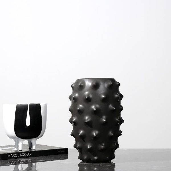 vases black sea cucumber ceramic creative art soft decoration flower arrangement for living room entrance deskporcelain vase
vases black sea cucumber ceramic creative art soft decoration flower arrangement for living room entrance deskporcelain vase
