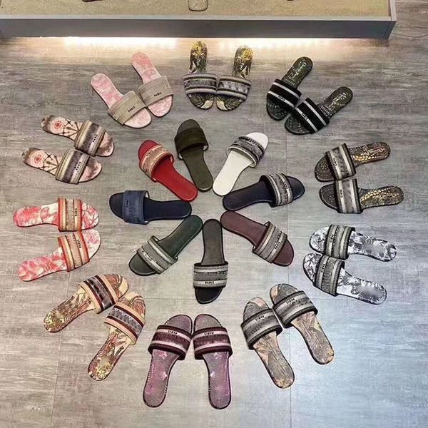 2022 Paris Womens Sandals Embroidery Bottoms Floral Slippers Brocade Lo Heels Leather Rubber Slides Dazzling Flowers Platform Luxurys Design, Black
2022 Paris Womens Sandals Embroidery Bottoms Floral Slippers Brocade Lo Heels Leather Rubber Slides Dazzling Flowers Platform Luxurys Design, Black