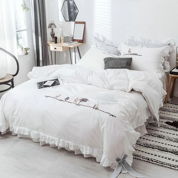bedding sets net red princess style four piece cotton bed skirt lace edge quilt cover 1.8m girl's heart
bedding sets net red princess style four piece cotton bed skirt lace edge quilt cover 1.8m girl's heart