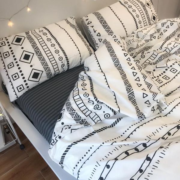 soft and comfortable four-piece cotton set, black white striped high-quality duvet cover, bed linen bedding sets
soft and comfortable four-piece cotton set, black white striped high-quality duvet cover, bed linen bedding sets