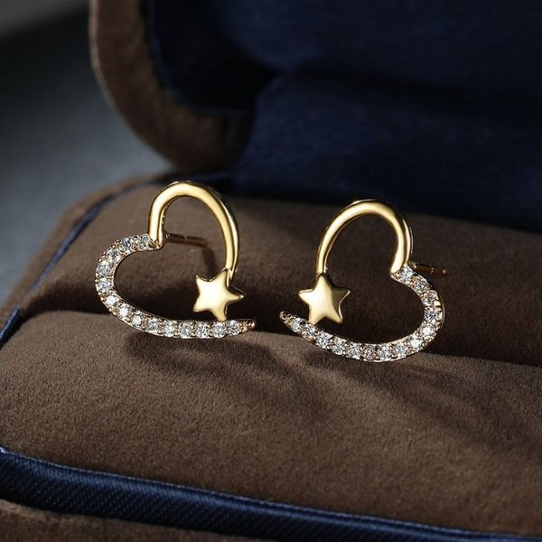 elegant and fashionable golden heart-shaped romantic women's love earrings for lovers
elegant and fashionable golden heart-shaped romantic women's love earrings for lovers