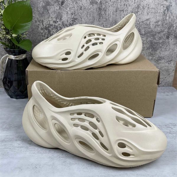 2022 slides men women sandals slippers core bone earth brown pure desert sand foam runner triple white black outdoor
2022 slides men women sandals slippers core bone earth brown pure desert sand foam runner triple white black outdoor