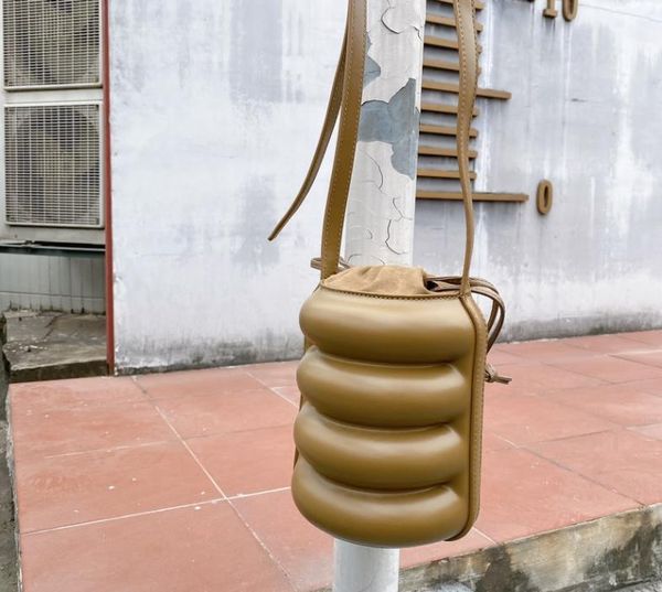 handbags 2021 trendy bucket bag cute swelling cylinder pumping one-shoulder messenger small
handbags 2021 trendy bucket bag cute swelling cylinder pumping one-shoulder messenger small
