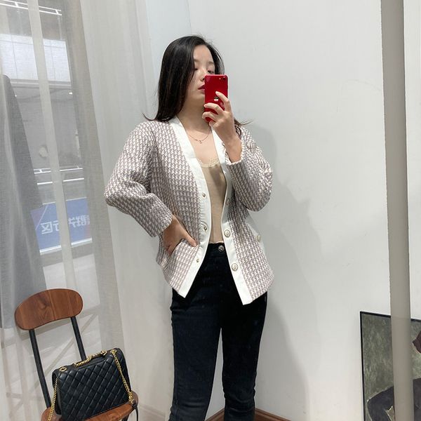 dsigners fadan maje spring and summer new elegant loose knit cardigan women's contrast plaid tweed coat, Black;gray
dsigners fadan maje spring and summer new elegant loose knit cardigan women's contrast plaid tweed coat, Black;gray