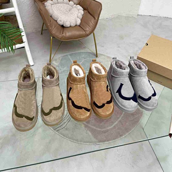 2021 designer snow boots women fashion soft leather flat bottomed girls leisure winter brown shoes half boot black size 35-40
2021 designer snow boots women fashion soft leather flat bottomed girls leisure winter brown shoes half boot black size 35-40