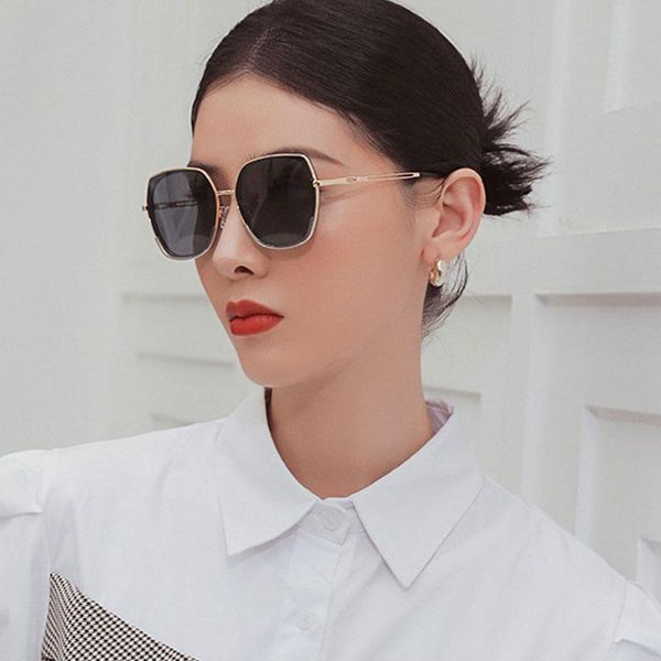 sunglasses fashion women polarized hollow out luxury designer glasses anti glare lady driving eyewear uv400 with accessories, White;black 
sunglasses fashion women polarized hollow out luxury designer glasses anti glare lady driving eyewear uv400 with accessories, White;black