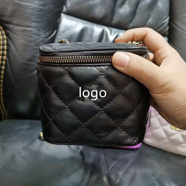 2021 xiaoxiang xiaojinzhu small square box bag women's lingge chain single shoulder messenger bag lipstick, Red;black
2021 xiaoxiang xiaojinzhu small square box bag women's lingge chain single shoulder messenger bag lipstick, Red;black