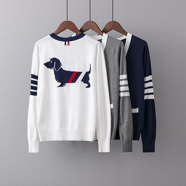 spring / summer 2021 new stripe tb style four bar cartoon dog pattern loose v-neck thin long sleeve sweater, White;black
spring / summer 2021 new stripe tb style four bar cartoon dog pattern loose v-neck thin long sleeve sweater, White;black