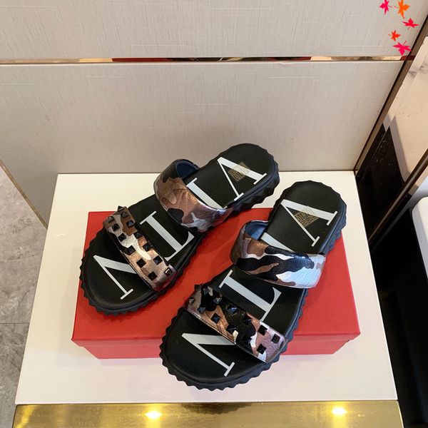 2021 slipper designer slide summer sandals fashion men beach indoor flat flip flops leather luxurys shoes mens slippers with box size 39-45, Black
2021 slipper designer slide summer sandals fashion men beach indoor flat flip flops leather luxurys shoes mens slippers with box size 39-45, Black