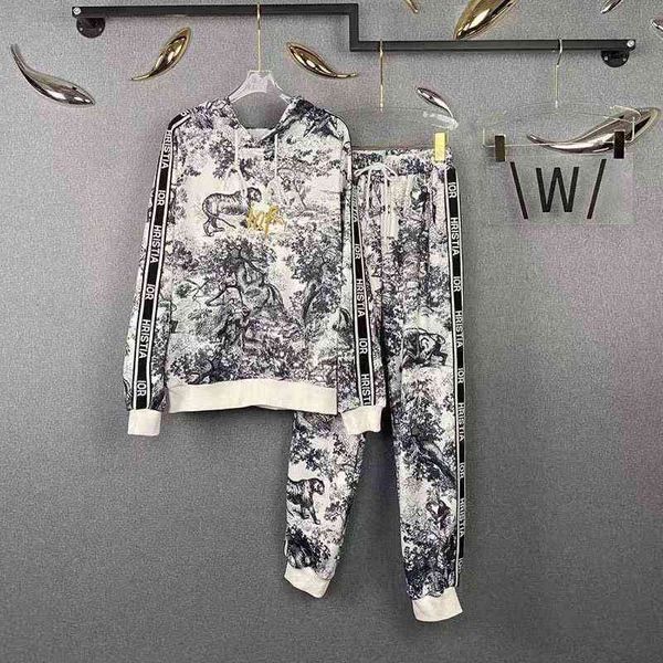 2022 factory wholesale new d's autumn hooded sweater sports two-piece suit long sleeved trousers casual suit fashion lf31, Gray
2022 factory wholesale new d's autumn hooded sweater sports two-piece suit long sleeved trousers casual suit fashion lf31, Gray