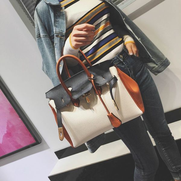 new texture women's japanese and korean color contrast handbag 2021 fashion lock single shoulder messenger bag
new texture women's japanese and korean color contrast handbag 2021 fashion lock single shoulder messenger bag