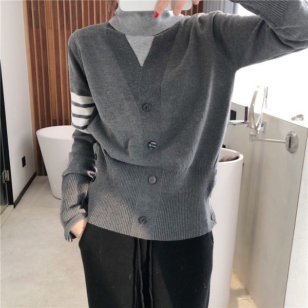 european goods 2020 autumn winter new tb fake two-piece high neck sweater loose and thin contrast color pullover knitted bottomed blouse, White;black
european goods 2020 autumn winter new tb fake two-piece high neck sweater loose and thin contrast color pullover knitted bottomed blouse, White;black