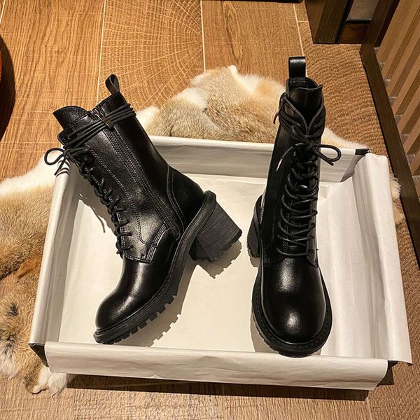 boots designer fashion 2021 new thick-heeled high-heeled british leather martin black lace round toe mid-tube all-match short with logo
boots designer fashion 2021 new thick-heeled high-heeled british leather martin black lace round toe mid-tube all-match short with logo