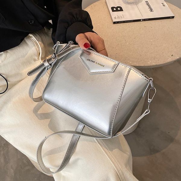 niche design ins bag female 2021 fashion messenger high-grade patent leather square shoulder width: 22cm bags
niche design ins bag female 2021 fashion messenger high-grade patent leather square shoulder width: 22cm bags