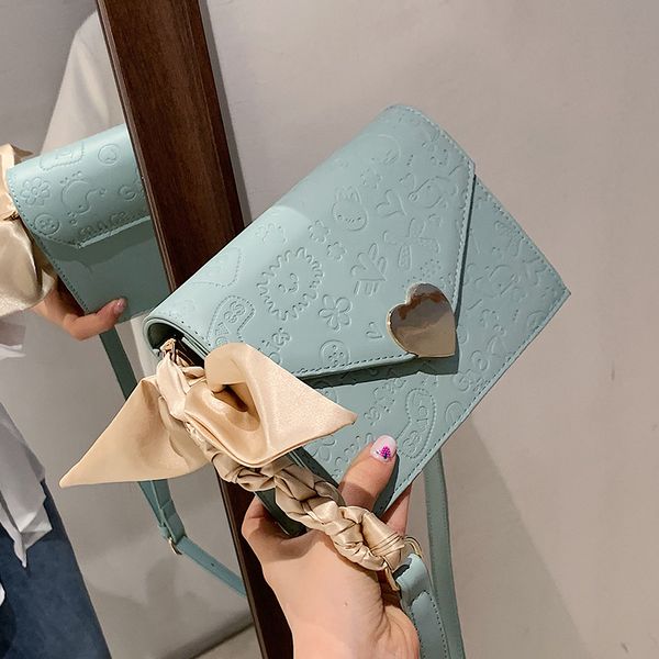 niche design shoulder bag 2021 new fashion high-end embossed bag messenger bag female peach heart lock square width 19cm
niche design shoulder bag 2021 new fashion high-end embossed bag messenger bag female peach heart lock square width 19cm
