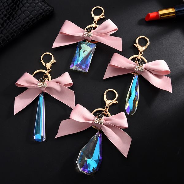 2021 fashion keychain new korean ribbon bow key chain with 5-word flower plate crystal tassel pendant, Slivery;golden
2021 fashion keychain new korean ribbon bow key chain with 5-word flower plate crystal tassel pendant, Slivery;golden
