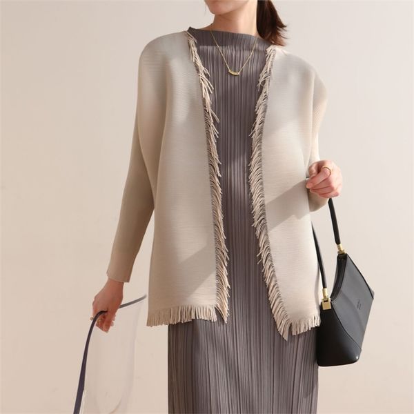 spring clothes on the shelf 2021 sanzhai fold high-end foreign style fashion tassel shawl small coat pleases please, Black
spring clothes on the shelf 2021 sanzhai fold high-end foreign style fashion tassel shawl small coat pleases please, Black