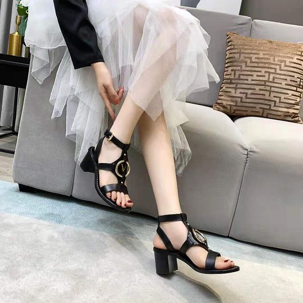 2021 new designer women genuine leather metal decoration sandals t-strap sandal spring summer high heels shoes ladies party shoes black brow
2021 new designer women genuine leather metal decoration sandals t-strap sandal spring summer high heels shoes ladies party shoes black brow