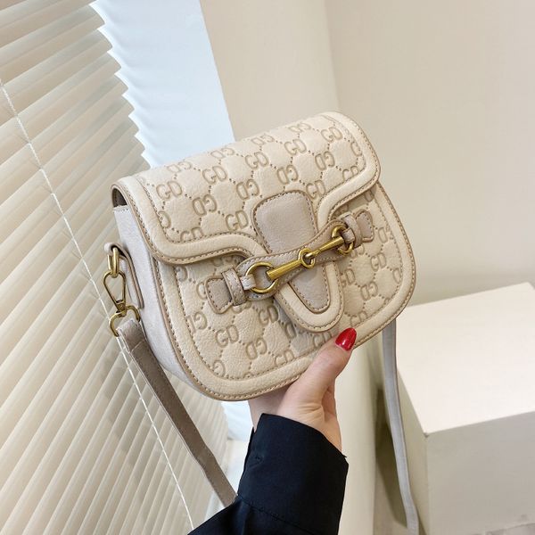luxury handbags summer red foreign style women's new fashion letter messenger popular one shoulder small square bag
luxury handbags summer red foreign style women's new fashion letter messenger popular one shoulder small square bag