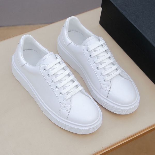 men's leather fashion casual shoes classic black and white luxury men's shoes leather original perfect recovery sports match 40-44
men's leather fashion casual shoes classic black and white luxury men's shoes leather original perfect recovery sports match 40-44