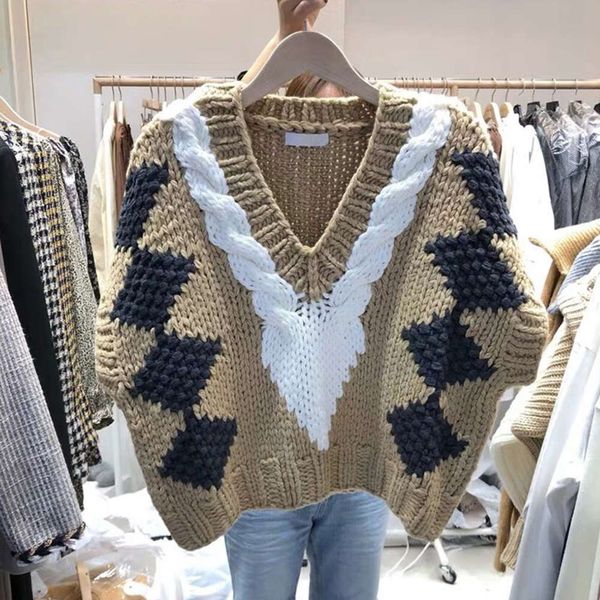 autumn winter v-neck contrast color knitted vest women's thick needle twist sleeveless sweater, White
autumn winter v-neck contrast color knitted vest women's thick needle twist sleeveless sweater, White