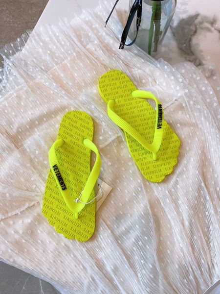 2022 fashion designer slippers men women slides with box luxury shoes summer flat slipper trendy leather rubber sandal mens beach slide 1126, Black
2022 fashion designer slippers men women slides with box luxury shoes summer flat slipper trendy leather rubber sandal mens beach slide 1126, Black