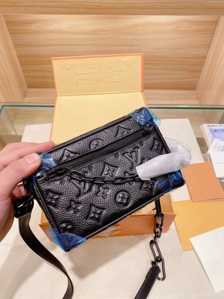 the designers 2021 soft leather women handbag logo capacity tote bags fashion makeup luxurys brang bag -l4842, Red;black
the designers 2021 soft leather women handbag logo capacity tote bags fashion makeup luxurys brang bag -l4842, Red;black