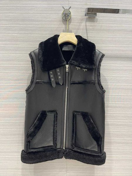 women's vests 2021 brand design fur collar warm classic winter vest women motorcycyle style retro zipper handmade waistcoat, Black;white
women's vests 2021 brand design fur collar warm classic winter vest women motorcycyle style retro zipper handmade waistcoat, Black;white