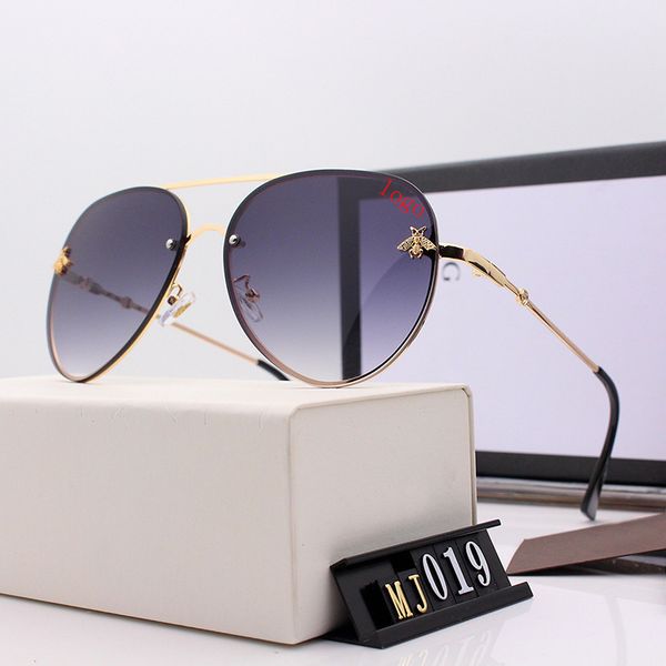 2021 male and female toad cut edge sunglasses fashion face repair bee sunglasses eyes, White;black
2021 male and female toad cut edge sunglasses fashion face repair bee sunglasses eyes, White;black