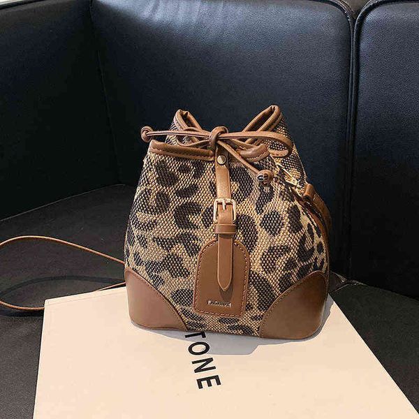 leopard bag female 2021 autumn winter style wterly style single shoulder msenger bag personalized buet bag, Black;red
leopard bag female 2021 autumn winter style wterly style single shoulder msenger bag personalized buet bag, Black;red