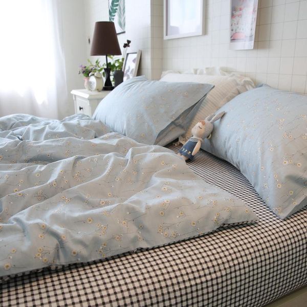 bedding sets cotton breathable soft smooth warm set modern fashion simple nordic floral down quilt cover bed sheet pillowcase
bedding sets cotton breathable soft smooth warm set modern fashion simple nordic floral down quilt cover bed sheet pillowcase