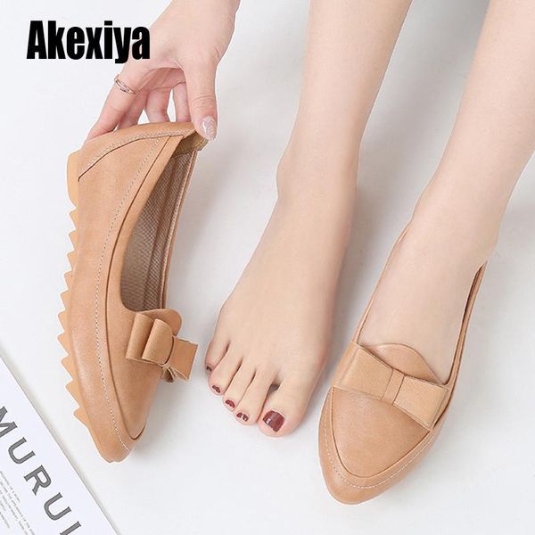 dress shoes women old mother low-heeled loafers casual soft moccasin bow-knot leather round toe spring large size 34-41 s657, Black
dress shoes women old mother low-heeled loafers casual soft moccasin bow-knot leather round toe spring large size 34-41 s657, Black