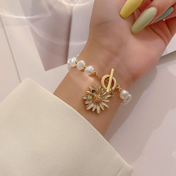 beaded, strands ot-shaped buckle bee daisy flower pendant bracelet korean temperament pearl beaded bracelets simple fresh girlfriends jewelr, Black
beaded, strands ot-shaped buckle bee daisy flower pendant bracelet korean temperament pearl beaded bracelets simple fresh girlfriends jewelr, Black