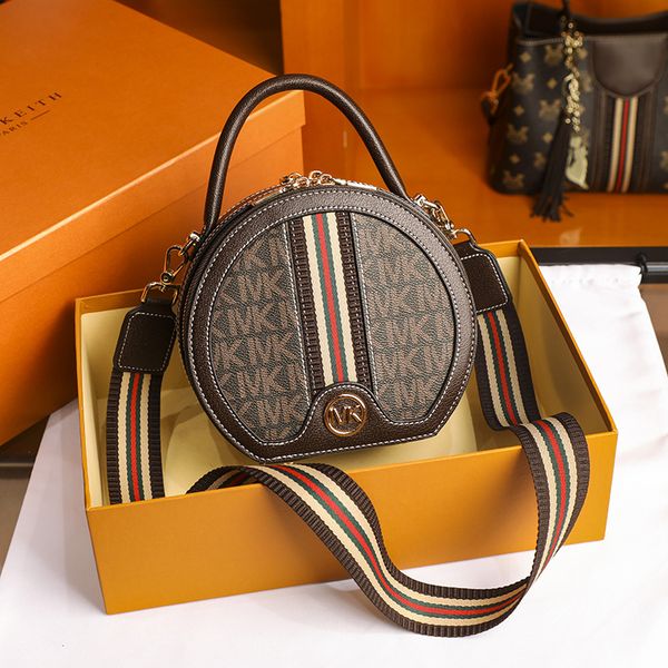 guangzhou 2021 band new and shoulder bag popular leather messenger wide small round fashion wild female ntvvk
guangzhou 2021 band new and shoulder bag popular leather messenger wide small round fashion wild female ntvvk
