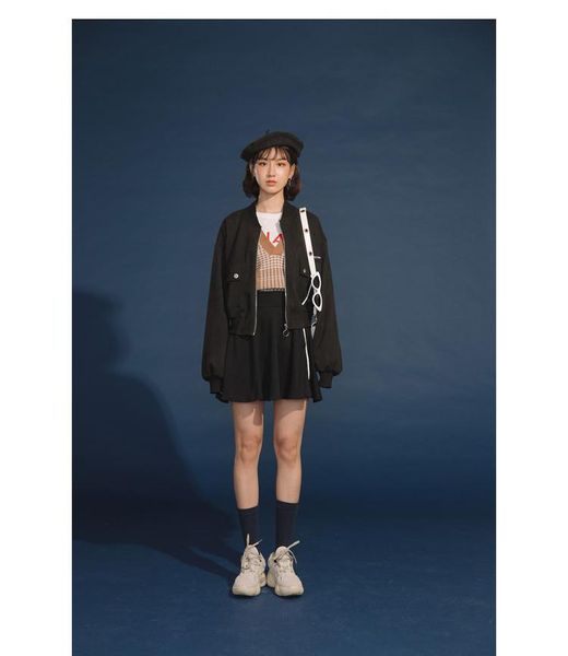 women's vests korean style personality fashion street handsome retro wind loose autumn winter short coat and hat, Black;white
women's vests korean style personality fashion street handsome retro wind loose autumn winter short coat and hat, Black;white