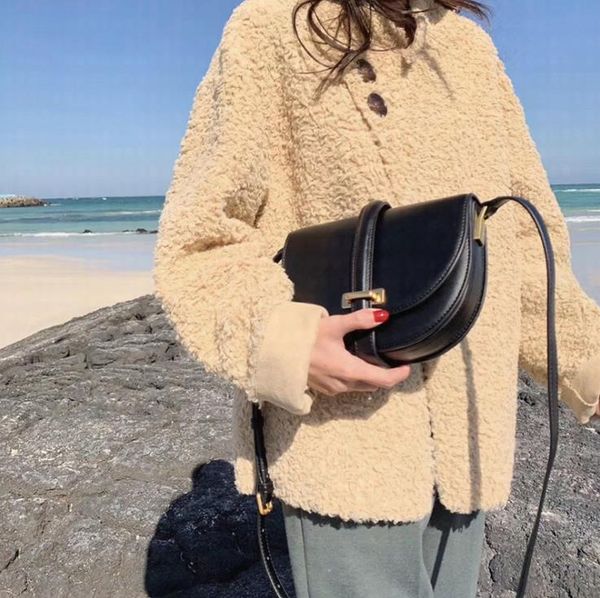 2021 fall/winter bag handbag women's semicircle saddle wild fashion messenger shoulderbag belt trend
2021 fall/winter bag handbag women's semicircle saddle wild fashion messenger shoulderbag belt trend