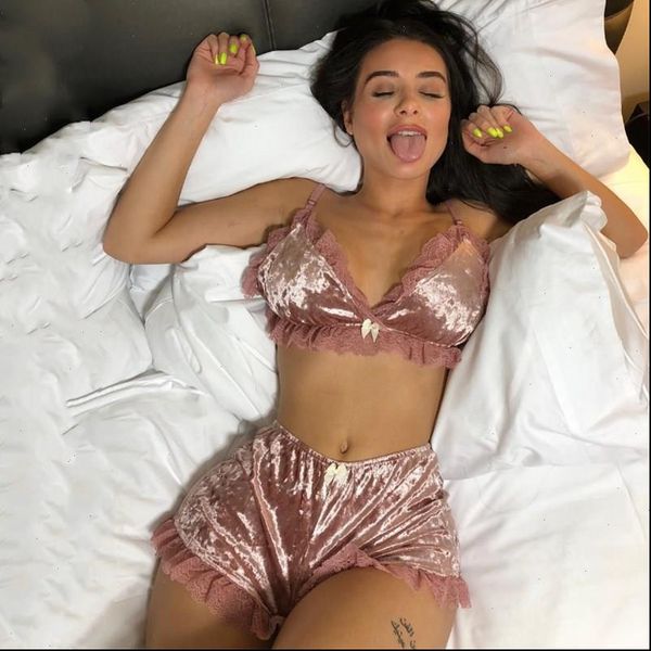 2pcs velvet pajamas set womens sleepwears v neck sling shirt lace bralettes and briefs outfit sleepwear nightie pijamas, Black;red
2pcs velvet pajamas set womens sleepwears v neck sling shirt lace bralettes and briefs outfit sleepwear nightie pijamas, Black;red