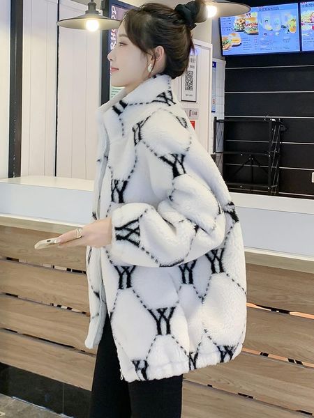 women's wool & blends letter young fur coat female short 2021 stand-up collar sheep shearing one lamb, Black
women's wool & blends letter young fur coat female short 2021 stand-up collar sheep shearing one lamb, Black