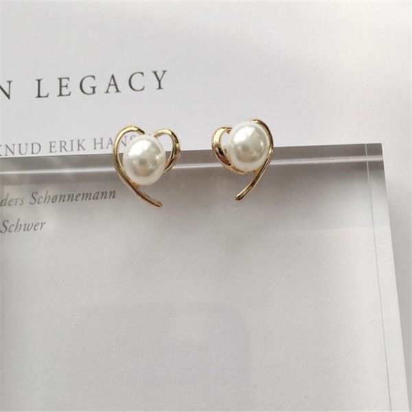 korean peach heart love pearl earnails simple smooth face stud all kinds of temperament, Golden;silver
korean peach heart love pearl earnails simple smooth face stud all kinds of temperament, Golden;silver