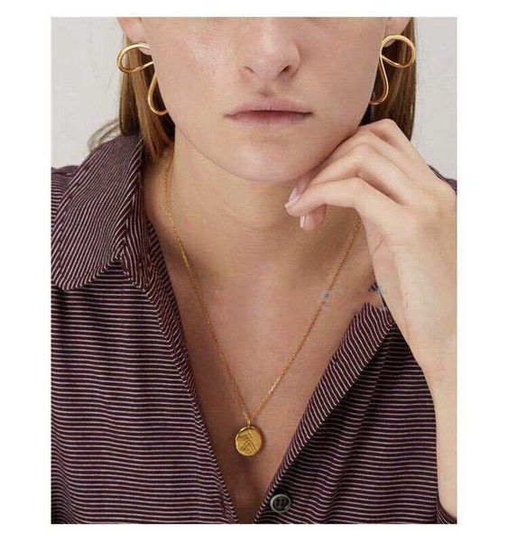 hoop & huggie europe and the united states, exaggerated personality, simple geometric twisted line earings, ear contours, curved earrings, Golden;silver
hoop & huggie europe and the united states, exaggerated personality, simple geometric twisted line earings, ear contours, curved earrings, Golden;silver
