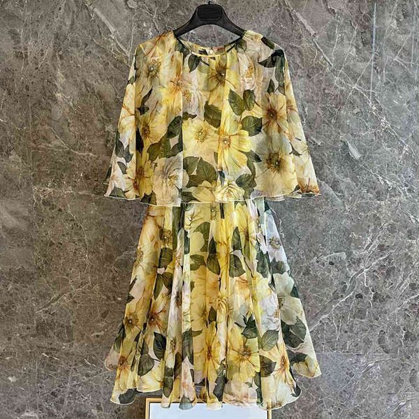 2021 summer female retro silk yellow camelliaa flower print shawl mantle holiday, Black;gray
2021 summer female retro silk yellow camelliaa flower print shawl mantle holiday, Black;gray